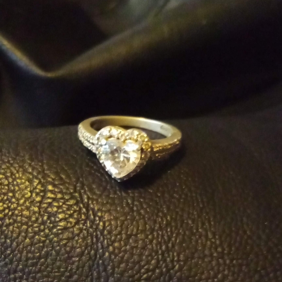 Elegant 925 Silver CZ Heart Ring - Picture 2 of 5
